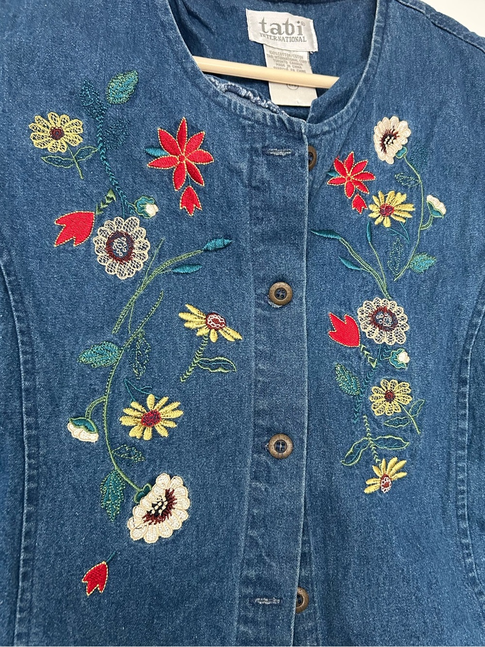 VINTAGE 1990s Tabi International jean vest with flower embroidery sz L - Picture 2 of 6